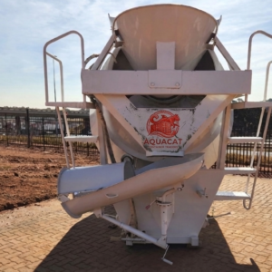 6m truck-mounted concrete mixer, ideal for transporting and mixing concrete on construction sites